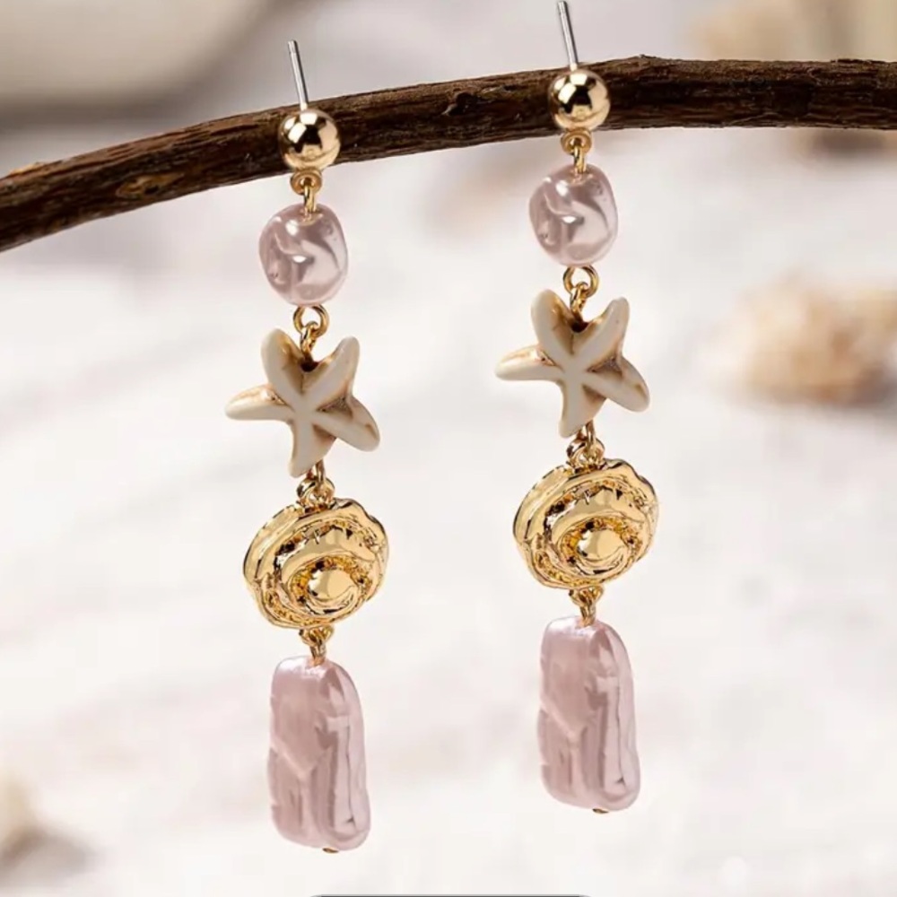 NWTs Gold Tone Beachy Boho Stud Style Drop Earrings - Starfish and Shell charms - Picture 3 of 3